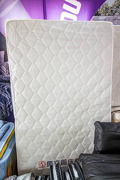 【疫情廠商特賣！全數商品批發價出售求現金！不到市價一半的價格就能買到一樣的品質】床墊、高級床包、天絲床包，百貨公司的寢具，通通下殺超低價不到５折！買到賺到哦～！三重艾薇爾居家生活館Avril