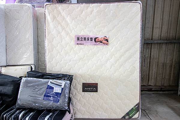 【疫情廠商特賣！全數商品批發價出售求現金！不到市價一半的價格就能買到一樣的品質】床墊、高級床包、天絲床包，百貨公司的寢具，通通下殺超低價不到５折！買到賺到哦～！三重艾薇爾居家生活館Avril