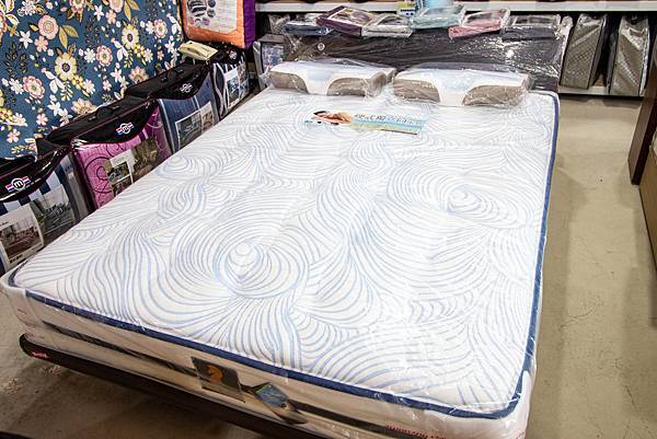 【疫情廠商特賣！全數商品批發價出售求現金！不到市價一半的價格就能買到一樣的品質】床墊、高級床包、天絲床包，百貨公司的寢具，通通下殺超低價不到５折！買到賺到哦～！三重艾薇爾居家生活館Avril