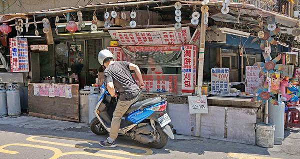 【台北美食】古早味潤餅割包-網路評價4.7顆星爆強實力的60年老字號路邊攤