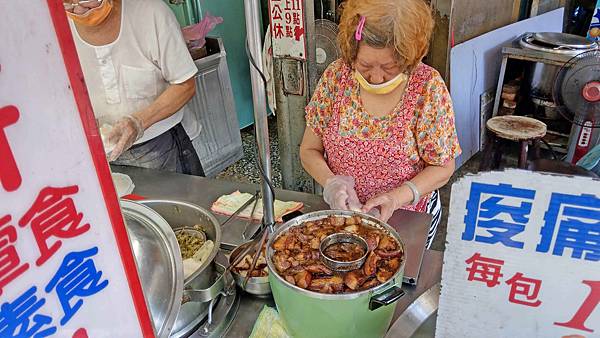 【台北美食】古早味潤餅割包-網路評價4.7顆星爆強實力的60年老字號路邊攤