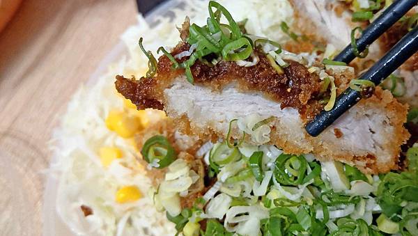 【中和美食】郁日式炸豬排-100元就能吃到3公分厚的日式豬排飯 【中和美食】郁日式炸豬排-100元就能吃到3公分厚的日式豬排飯