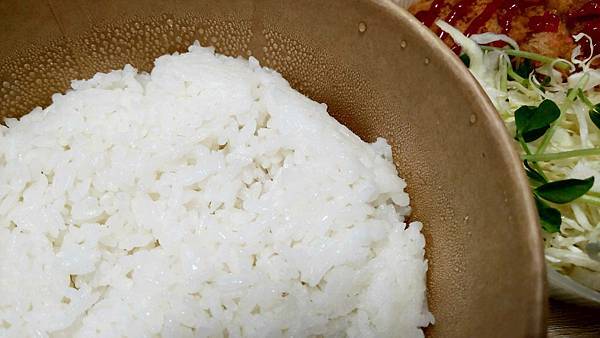 【中和美食】郁日式炸豬排-100元就能吃到3公分厚的日式豬排飯 【中和美食】郁日式炸豬排-100元就能吃到3公分厚的日式豬排飯