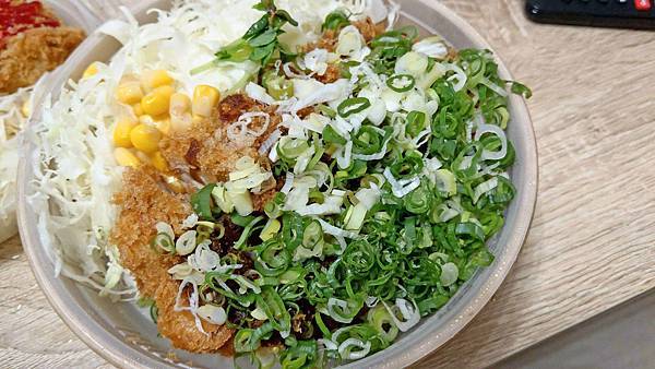 【中和美食】郁日式炸豬排-100元就能吃到3公分厚的日式豬排飯 【中和美食】郁日式炸豬排-100元就能吃到3公分厚的日式豬排飯