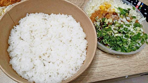 【中和美食】郁日式炸豬排-100元就能吃到3公分厚的日式豬排飯 【中和美食】郁日式炸豬排-100元就能吃到3公分厚的日式豬排飯