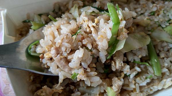 【中和美食】萊福小吃店-超便宜50元肉絲炒飯還多送一罐飲料 【中和美食】萊福小吃店-超便宜50元肉絲炒飯還多送一罐飲料