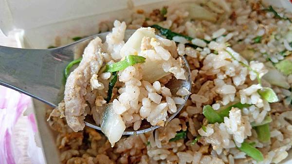 【中和美食】萊福小吃店-超便宜50元肉絲炒飯還多送一罐飲料 【中和美食】萊福小吃店-超便宜50元肉絲炒飯還多送一罐飲料