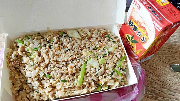 【中和美食】萊福小吃店-超便宜50元肉絲炒飯還多送一罐飲料 【中和美食】萊福小吃店-超便宜50元肉絲炒飯還多送一罐飲料