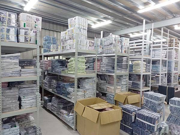 【振興經濟!寢具批發工廠，受疫情衝擊之下，開倉特賣了！全數商品均以批發價出售，買一件也可以即有批發的價格，並享有百貨公司的品質】 床墊、精品床罩組、天絲床組，百貨公司品牌寢具，通通下殺超低價不到５折！買到賺到哦～！ 大家快來"三重艾薇爾居家生活館Avril”