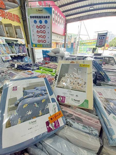 【振興經濟!寢具批發工廠，受疫情衝擊之下，開倉特賣了！全數商品均以批發價出售，買一件也可以即有批發的價格，並享有百貨公司的品質】 床墊、精品床罩組、天絲床組，百貨公司品牌寢具，通通下殺超低價不到５折！買到賺到哦～！ 大家快來"三重艾薇爾居家生活館Avril”