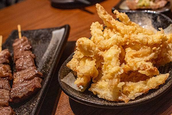 【板橋美食】參堂居酒屋-使用木炭烘烤，香噴噴迷人又美味的串燒日式居酒屋餐廳