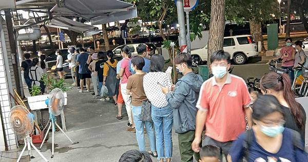 【高雄美食】高雄北港蔡筒仔米糕-大排長龍的超級老字號美食小吃店