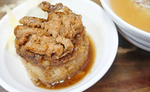 【高雄美食】高雄北港蔡筒仔米糕-大排長龍的超級老字號美食小吃店