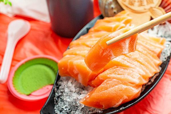 【屏東必吃美食】後壁湖邱家生魚片二店-20片生魚片，竟然100元，別的地方絕對看不到的爆CP值！其它餐點也好吃