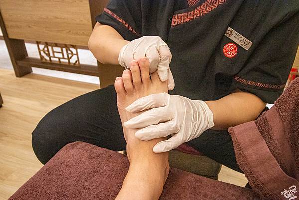 【台北按摩推薦】御仙堂健康會館｜按摩、腳底按摩-599元就能體驗鬆筋舒骨消除疲勞的手技