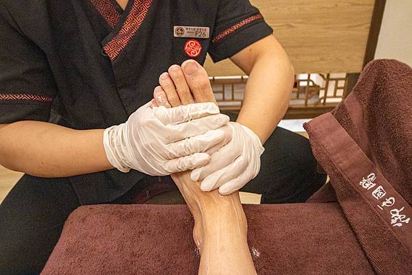 【台北按摩推薦】御仙堂健康會館｜按摩、腳底按摩-599元就能體驗鬆筋舒骨消除疲勞的手技