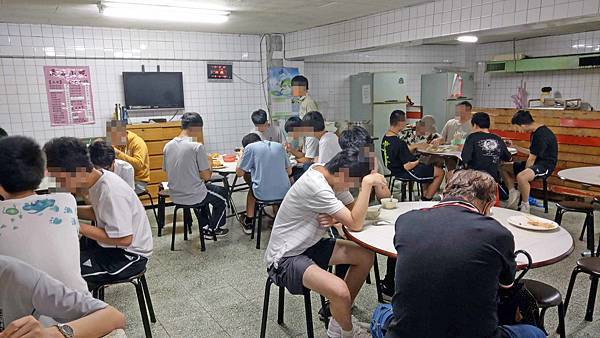 【台北美食】廣東小吃-還沒用餐時間就塞滿建中學生的爆人氣美食店家
