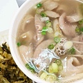 【台中美食】鹿港洪爌肉飯-厚度達5公分以上的超霸氣爌肉飯