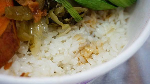 【台中美食】鹿港洪爌肉飯-厚度達5公分以上的超霸氣爌肉飯