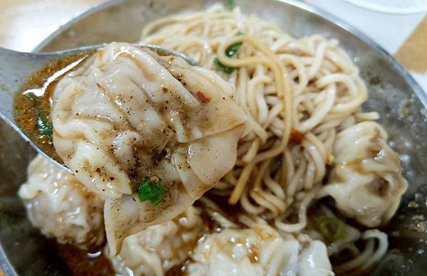 【台北美食】老建中麵店-建中學生的回憶！２０年老字號麵店