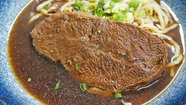 【台南美食】享糊牛肉麵-這不是牛肉塊!而是牛排,跟臉一樣巨大的牛排牛肉麵,樹谷生活科學館、南科附近必吃美食 【台南美食】享糊牛肉麵-這不是牛肉塊!而是牛排,跟臉一樣巨大的牛排牛肉麵,樹谷生活科學館、南科附近必吃美食