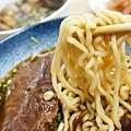 【台南美食】享糊牛肉麵-這不是牛肉塊！而是牛排，跟臉一樣巨大的牛排牛肉麵，樹谷生活科學館、南科附近必吃美食