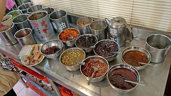 【板橋美食】小林麻辣火鍋-CP值爆表！不分時段麻辣火鍋吃到飽只要420元，不收服務費