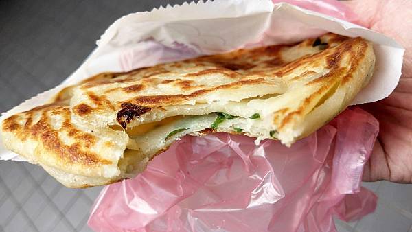 【中和美食】早安蔥油餅-無時無刻都要排隊等候的超人氣巷弄美食