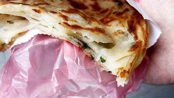 【中和美食】早安蔥油餅-無時無刻都要排隊等候的超人氣巷弄美食
