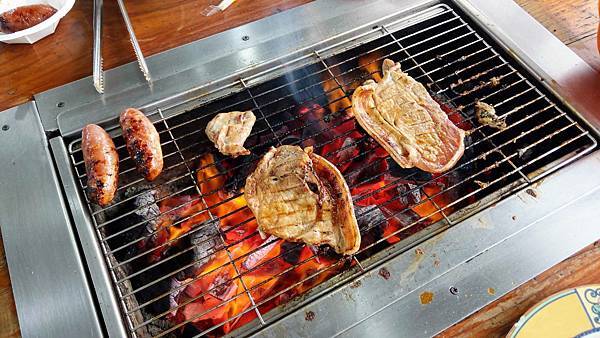 【桃園美食】伍陽城市原創農場-390元烤肉火鍋無限量吃到飽，還有超多樣室內兒童遊戲設施免費玩