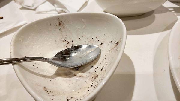 【台北美食】台北六福萬怡酒店敘日吃到飽餐廳-下午茶只有鮭魚和蝦子值得推薦的吃到飽BUFFET餐廳