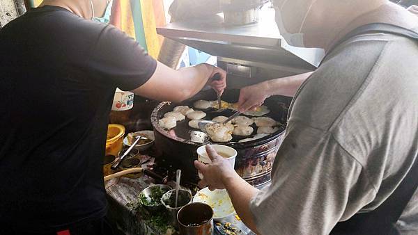 【台南美食】新化煎粿攤-賣不到4小時就賣光光的爆人氣排隊美食
