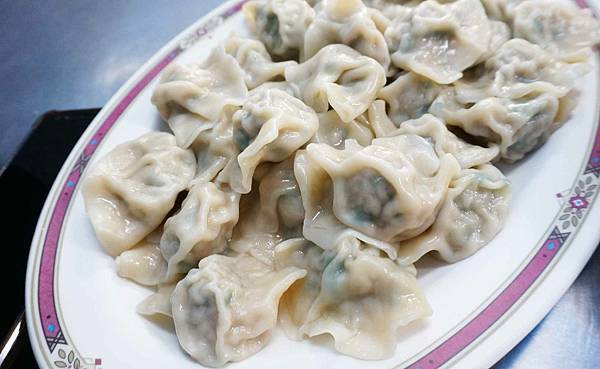 【台南美食】張家水餃店-3.5元水餃15元酸辣湯，CP值爆表需要排隊才能吃到的小吃店