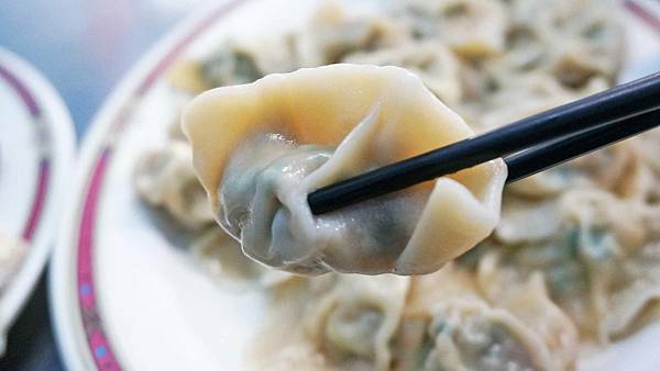 【台南美食】張家水餃店-3.5元水餃15元酸辣湯，CP值爆表需要排隊才能吃到的小吃店