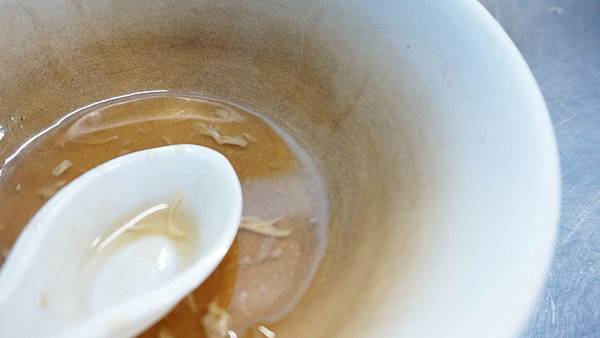 【台南美食】張家水餃店-3.5元水餃15元酸辣湯，CP值爆表需要排隊才能吃到的小吃店