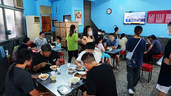 【台南美食】張家水餃店-3.5元水餃15元酸辣湯，CP值爆表需要排隊才能吃到的小吃店