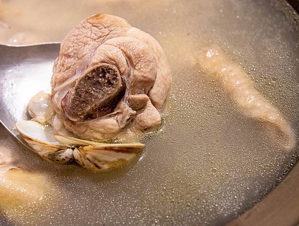 【台北美食】公館活蝦-新鮮活跳跳的美味活蝦餐廳，環境舒適又好吃