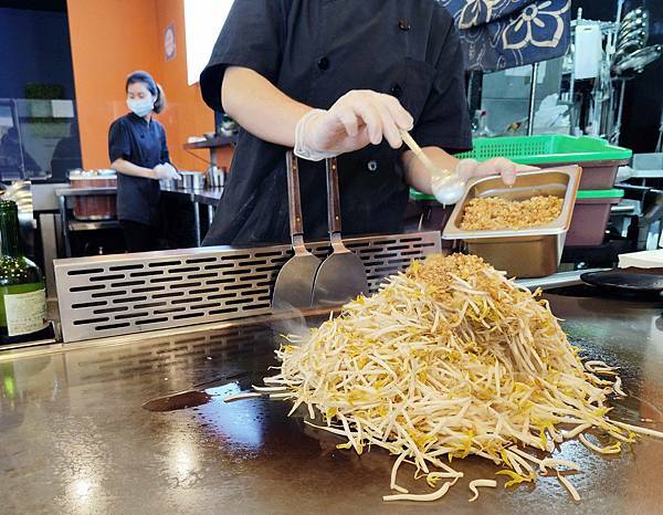 【台北美食】泰鐵板料理-青菜無限量免費加！絕對能讓你吃飽的泰式口味鐵板燒