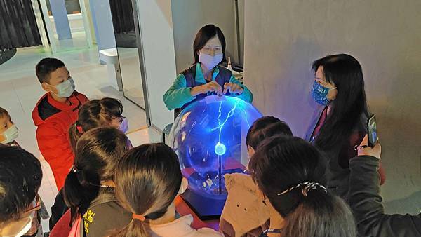 【台北景點】國立臺灣科學教育館-100元門票玩到翻，不用怕下雨或刮風的室內親子景點