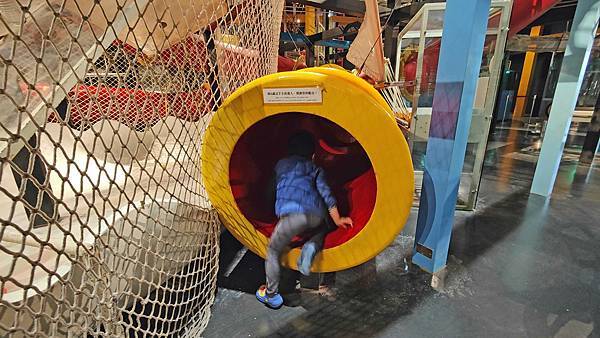 【台北景點】國立臺灣科學教育館-100元門票玩到翻，不用怕下雨或刮風的室內親子景點