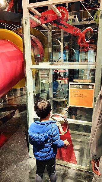 【台北景點】國立臺灣科學教育館-100元門票玩到翻，不用怕下雨或刮風的室內親子景點