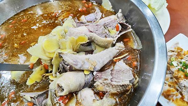 【桃園美食】台灣番鴨牧場-不限金額麻油麵線、雞油拌飯免費吃到飽，CP值爆表的美味餐廳