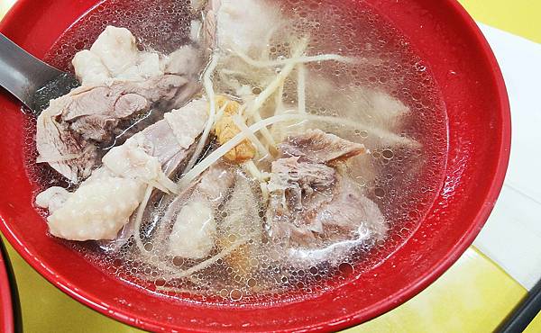 【板橋美食】黑媽媽鴨肉麵食館-只有附近人才知道！超過３０年老字號的鴨肉麵店