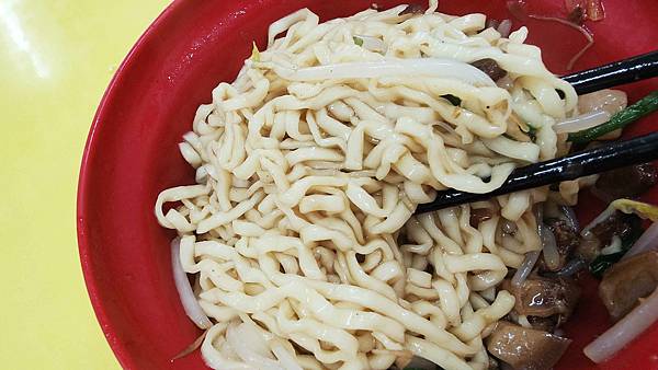 【板橋美食】黑媽媽鴨肉麵食館-只有附近人才知道！超過３０年老字號的鴨肉麵店