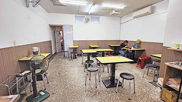 【板橋美食】黑媽媽鴨肉麵食館-只有附近人才知道！超過３０年老字號的鴨肉麵店