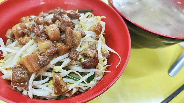 【板橋美食】黑媽媽鴨肉麵食館-只有附近人才知道！超過３０年老字號的鴨肉麵店