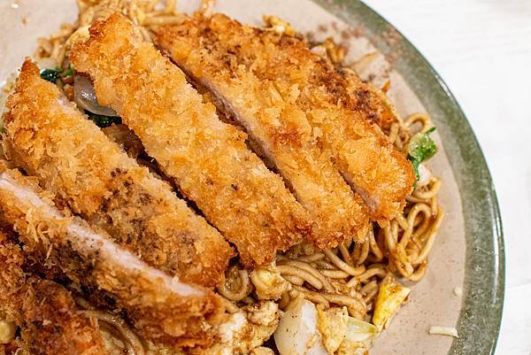 【蘆洲美食】宏點餐廳-30年的老師傅手藝,好吃必點必吃的炒飯炒麵 【蘆洲美食】宏點餐廳-30年的老師傅手藝,好吃必點必吃的炒飯炒麵