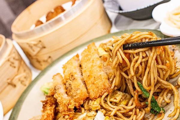 【蘆洲美食】宏點餐廳-30年的老師傅手藝,好吃必點必吃的炒飯炒麵 【蘆洲美食】宏點餐廳-30年的老師傅手藝,好吃必點必吃的炒飯炒麵