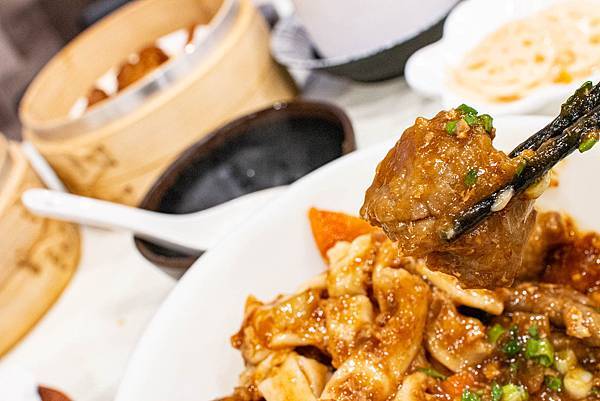 【蘆洲美食】宏點餐廳-30年的老師傅手藝,好吃必點必吃的炒飯炒麵 【蘆洲美食】宏點餐廳-30年的老師傅手藝,好吃必點必吃的炒飯炒麵