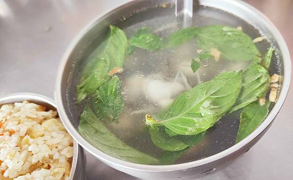 【台北美食】王功鮮蚵之家-超便宜小吃店!高麗菜飯只要20元就能吃到 【台北美食】王功鮮蚵之家-超便宜小吃店!高麗菜飯只要20元就能吃到